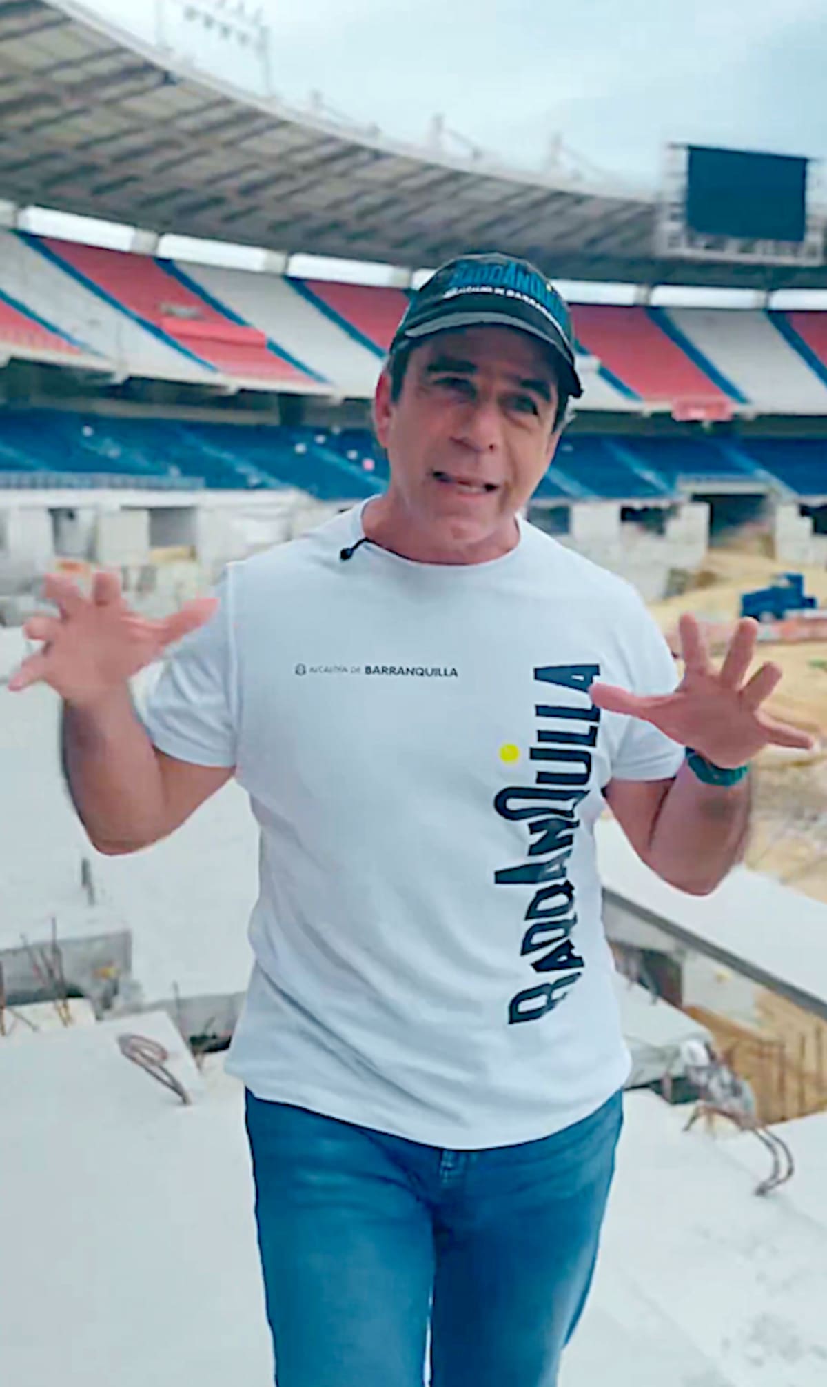 El alcalde Alejandro Char durante su visita de las obras que se vienen realizando en el Nuevo Estadio Metropolitano Roberto Meléndez.//Cortesía Alcaldía de Barranquilla