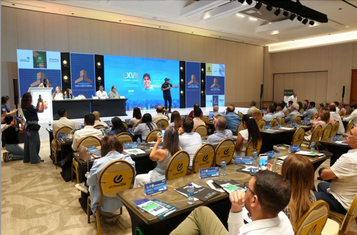 El alcalde Alejandro Char en la LXVII Asamblea Regional de Afiliados de Camacol expuso lo referente al programa Mi techo Propio.//Cortesía Alcaldía de Barranquilla.