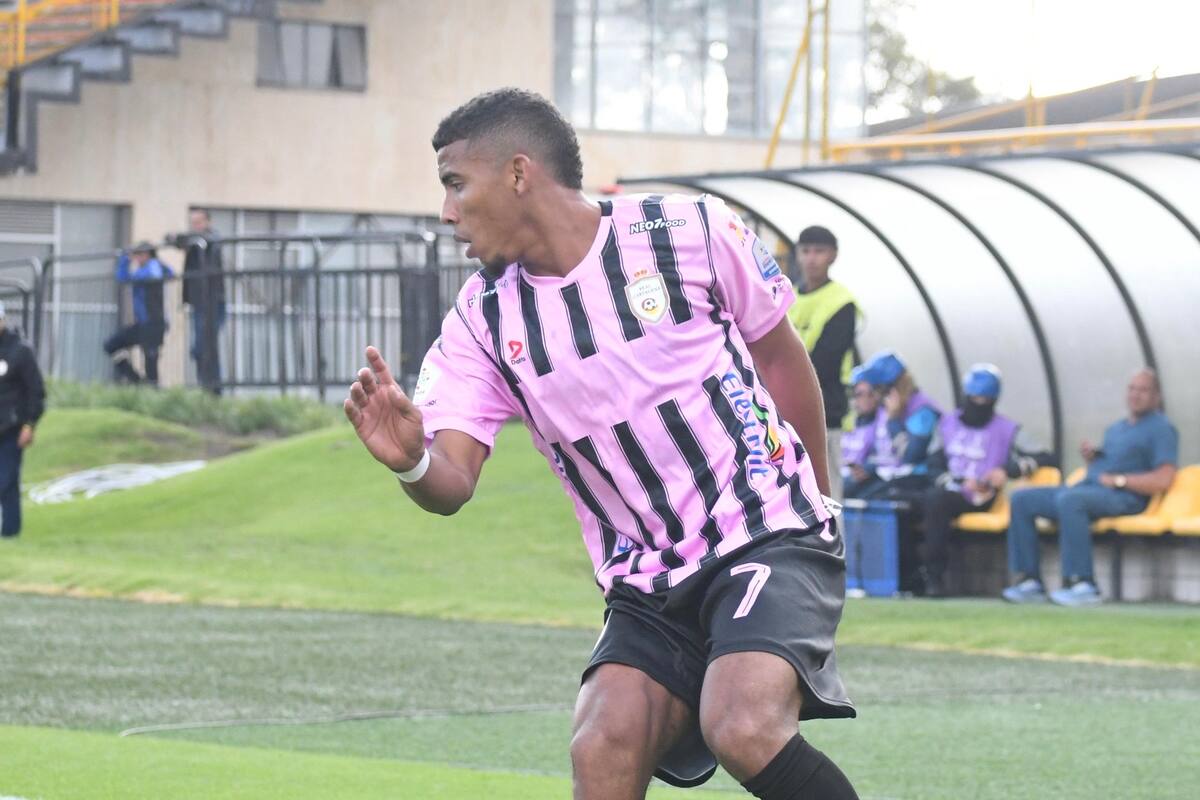 Real Cartagena gana, sonríe en el frío de Bogotá y su hinchada es feliz