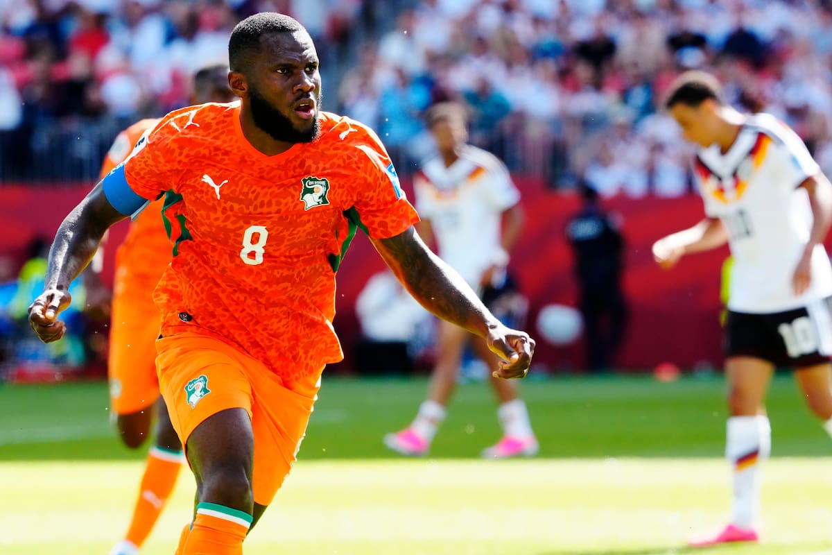 El marfileño Franck Kessie (8) puso en ventaja a su selección ante Francia en el partido por el Mundial. //Foto, AP: Frank Gunn/The Canadian Press via AP