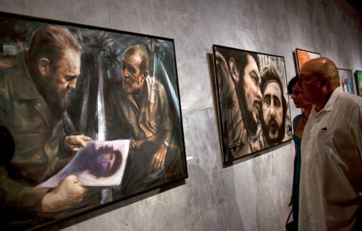 En la Plaza de la Revolución se programó la inauguración de una muestra de lienzograbados. Las obras reproducen fotos de la vida de Castro AP Ramon Espinosa