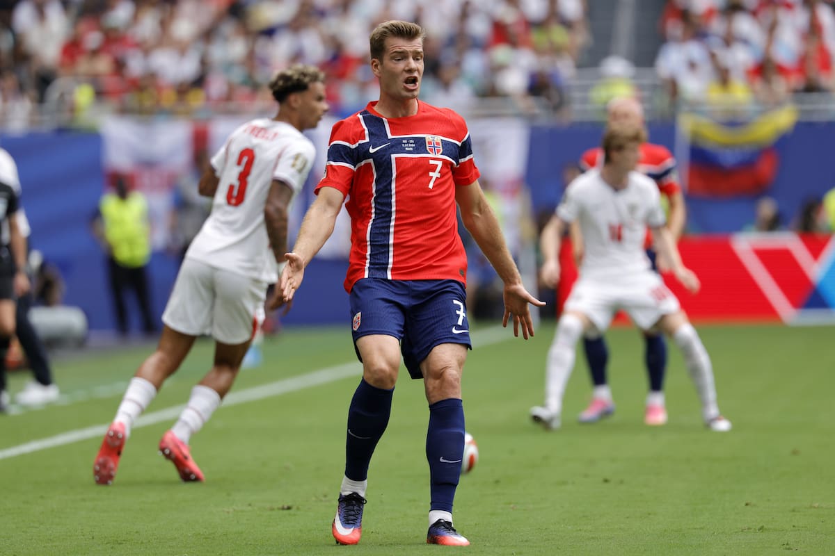 Alexander Sørloth, delantero de la Selección de Noruega, víctima de amenazas en redes sociales tras la eliminación de su equipo del Mundial 2026. // Foto: EFE.