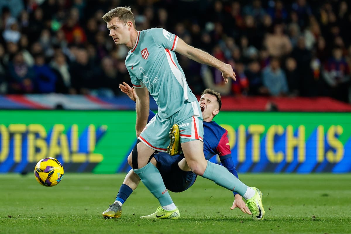 Atlético de Madrid gana y se hace líder en Montjuic