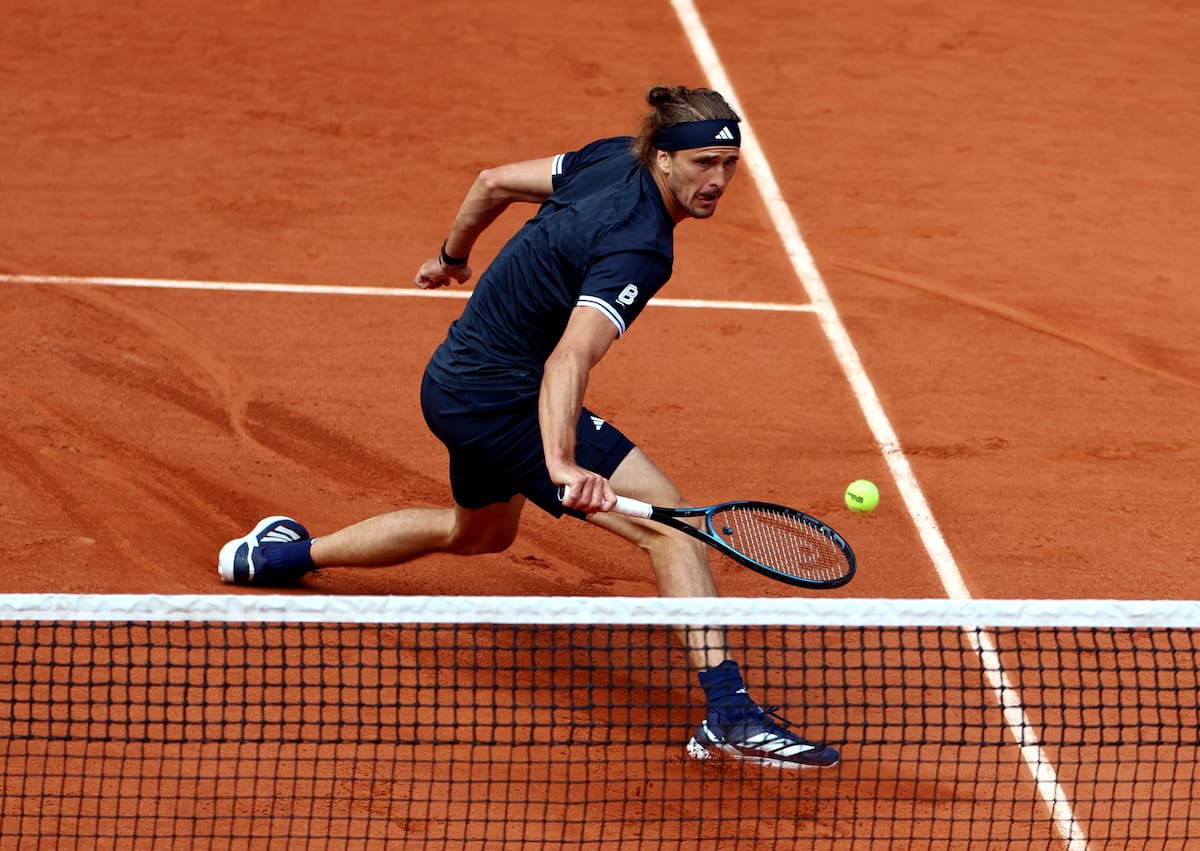 El alemán Alexander Zverev derrotó al checo Jakub Mensik en las semifinales de Roland Garros. //Foto, EFE: MOHAMMED BADRA