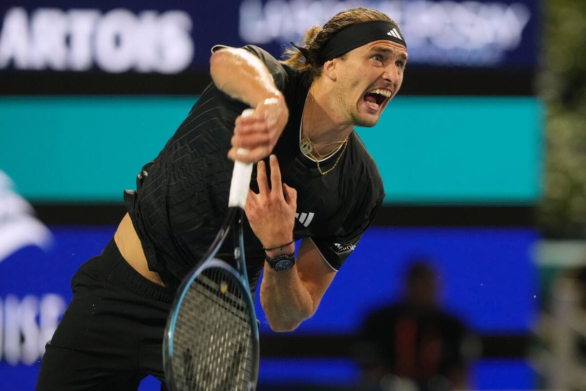 Alexander Zverev cayó ante Jannik Sinner en las semifinales del Abierto de Miami. //Foto, AP: Marta Lavandier