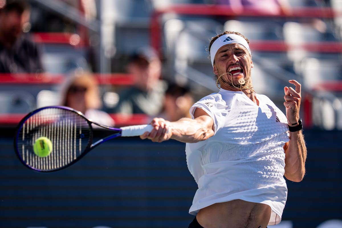 El alemán Alexander Zverev devuelve la pelota enviada por el neerlandés Tallon Griekspoor durante la cuarta jornada del torneo de tenis National Bank Open en Montreal. //Foto, AP: Graham Hughes/The Canadian Press