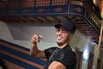 “Pensé que se iba a caer ese ascensor”: cantante vivió angustiante momento durante el sismo