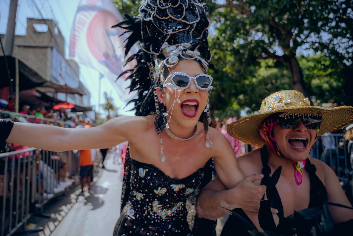 Alexsandra Estarita Villa, reina del Carnaval de La 44 despidió a Joselito, durante el desfile de La Conquista, con el vertido ¡Las mujeres lloran y también facturan! //Cortesía.