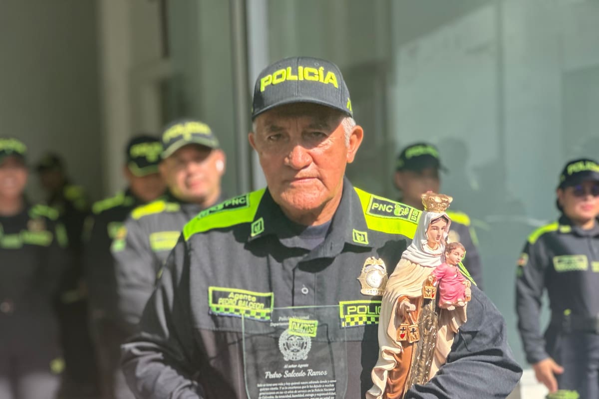 Con 43 años de servicio, Pedro Salcedo es el más antiguo en la Policía de Bolívar
