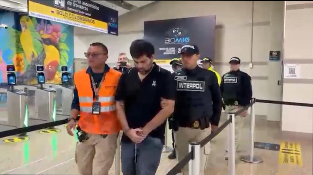 Alias ‘Dimax’ fue expulsado de Panamá el 27 de octubre y entregado a las autoridades colombianas, que lo capturaron en Medellín para que responda por los requerimientos judiciales en su contra. //FOTO:@DIJÍNPOLICÍA