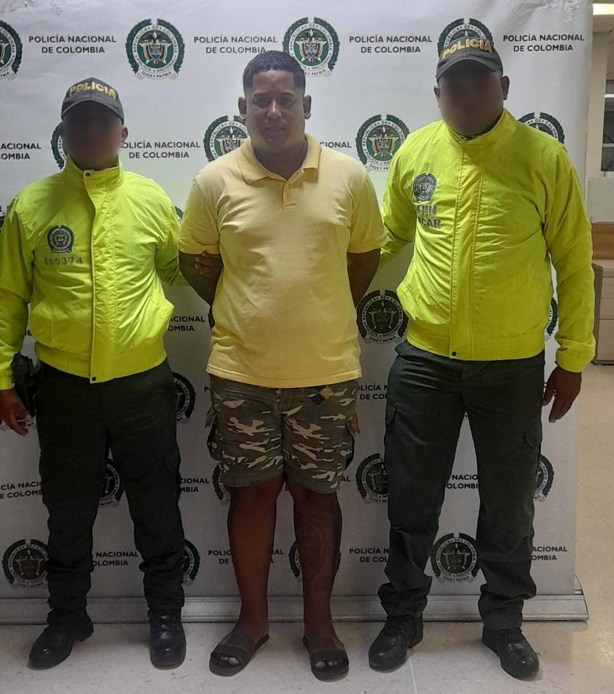 El capturado es solicitado por un Juzgado Penal, por el delito de hurto calificado y agravado, con el fin de cumplir condena.