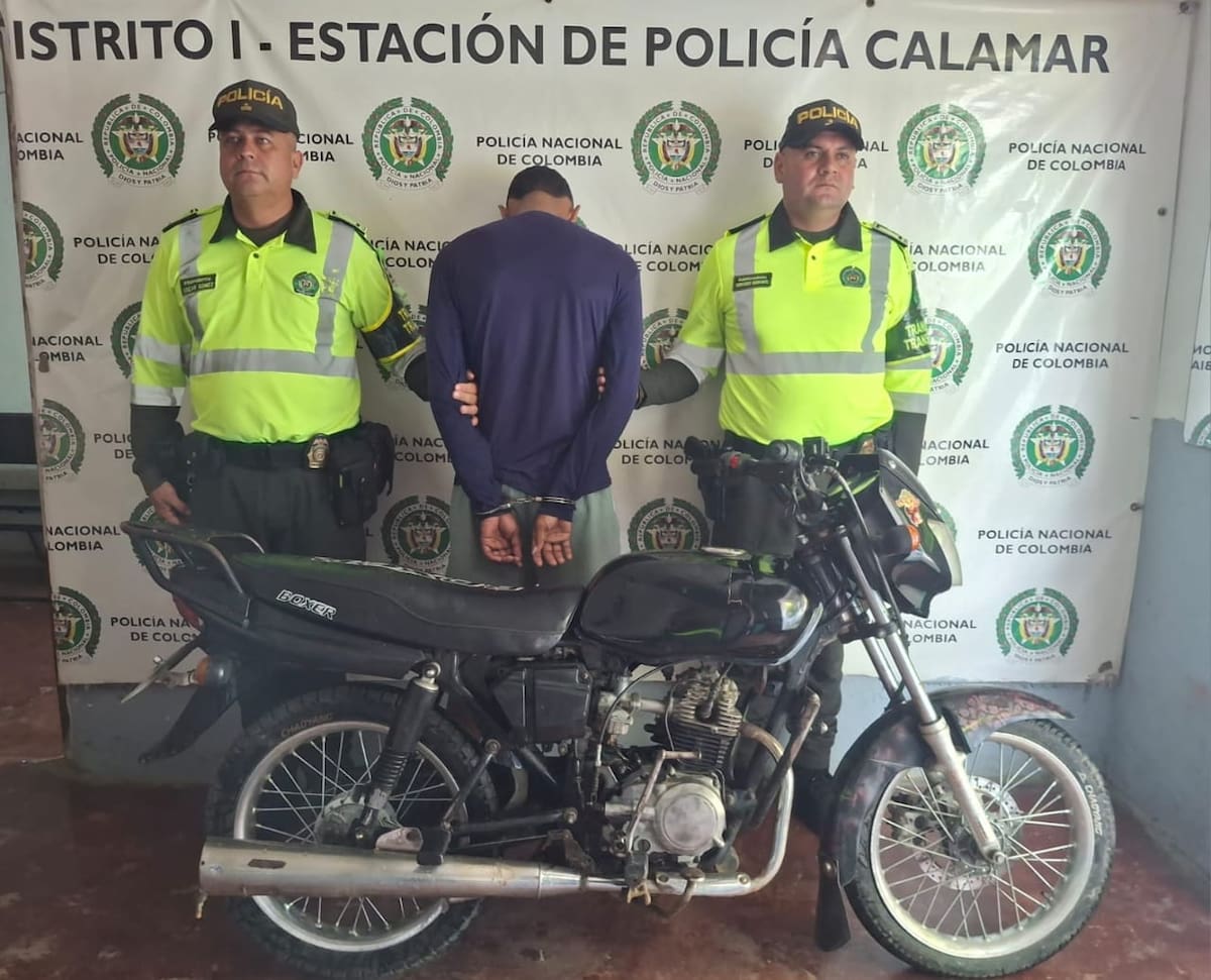 Alias ‘el Guajiro’ cayó con una moto regrabada durante un control en carretera de Bolívar. // Foto: Policía de Bolívar