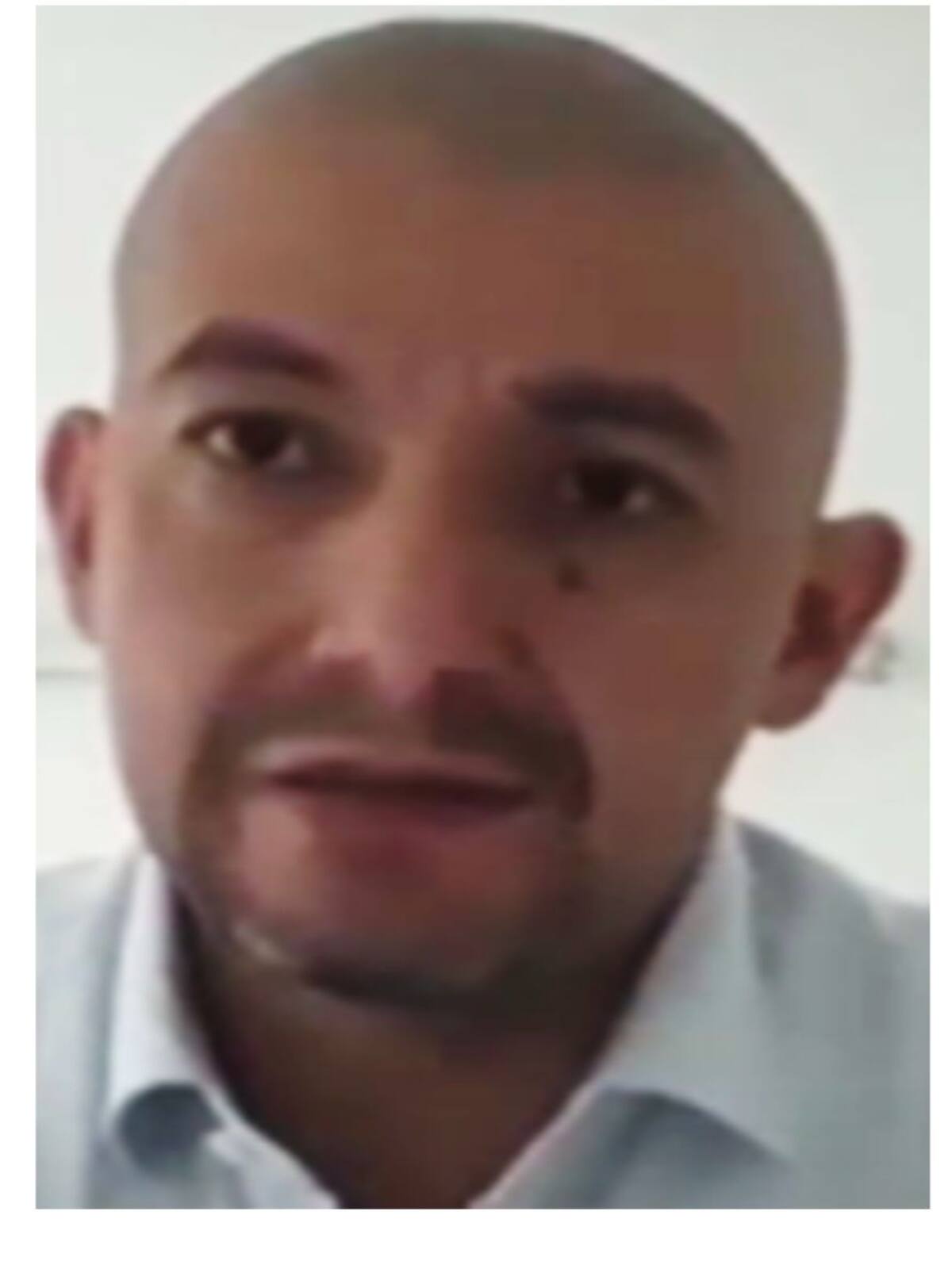 El senador Iván Cepeda advierte que alias "Simón", testigo en el caso Uribe, sería cabecilla de una estructura criminal ligada al Clan del Golfo.