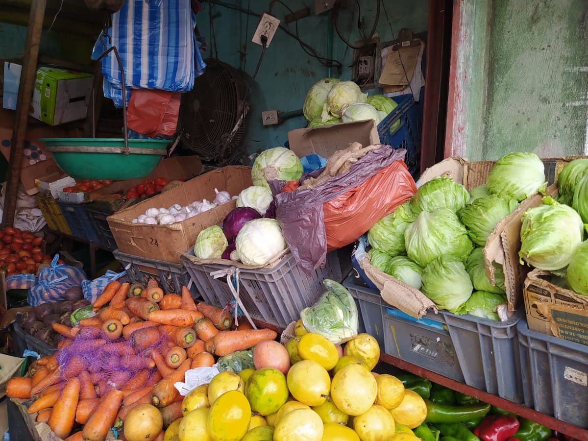 Venta de alimentos en una central de abastos. // Foto: El Universal.