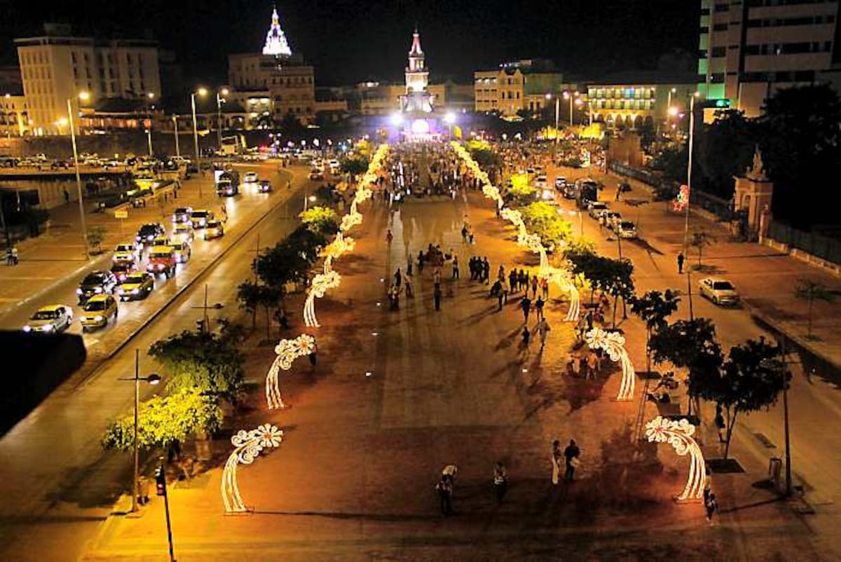 La instalación de las luces y decoración navideña en Cartagena se inició el lunes 31 de octubre. La ciudad histórica esta bonitamente adornada. Kailline Giraldo - El Universal