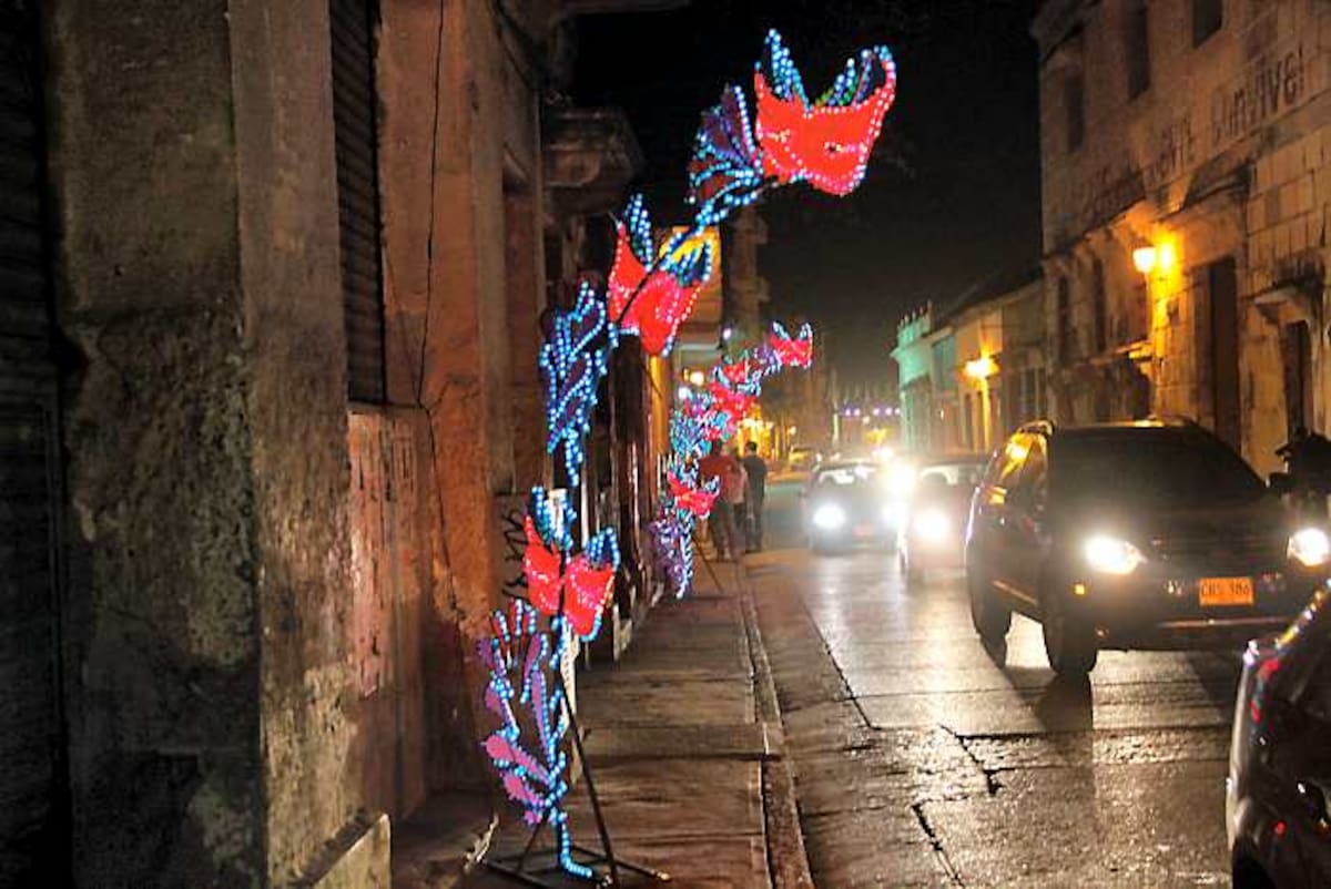 La instalación de las luces y decoración navideña en Cartagena se inició el lunes 31 de octubre. Kailline Giraldo - El Universal