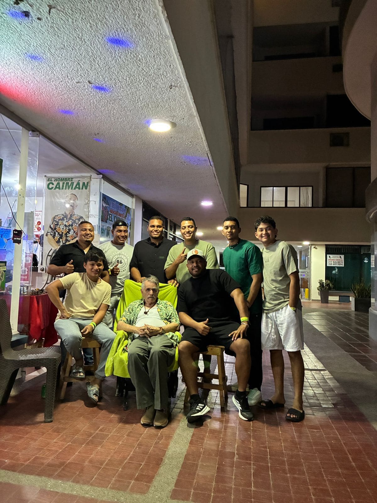 Jóvenes de Look Films visitando las instalaciones de IG @todo_con_el_caiman