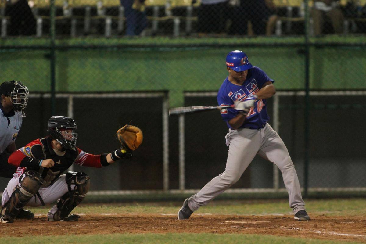 Caimanes apabulla a Tigres y empata serie 1 1