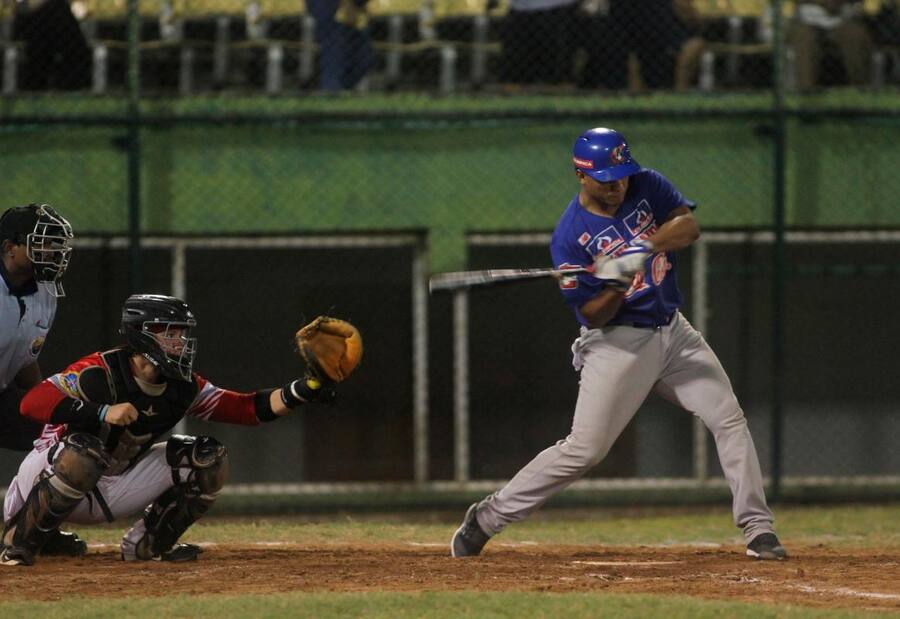 Caimanes apabulla a Tigres y empata serie 1 1