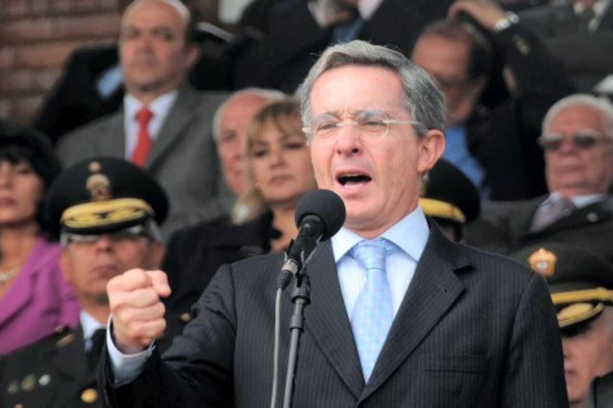 “Quiebran a los ricos para financiar a los pobres”: Uribe sobre la pensional