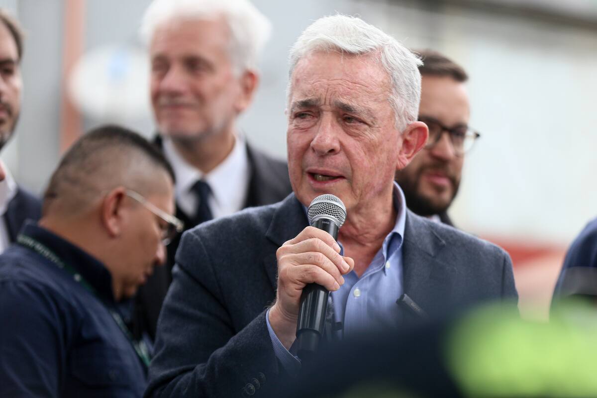 “Nos vamos con quien lo pueda derrotar”: Uribe habla sobre vencer a Iván Cepeda