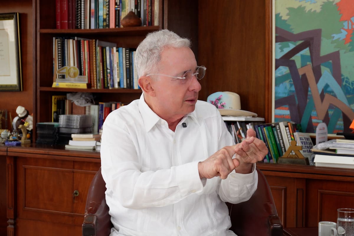 Uribe: “Cepeda es chavista, castrista y proguerrillero de frente”