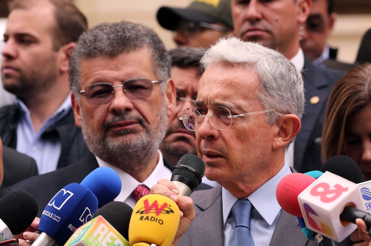 Analistas y constitucionalistas reaccionaron sobre la aspiración de Álvaro Uribe Vélez al Senado. // Foto: EFE