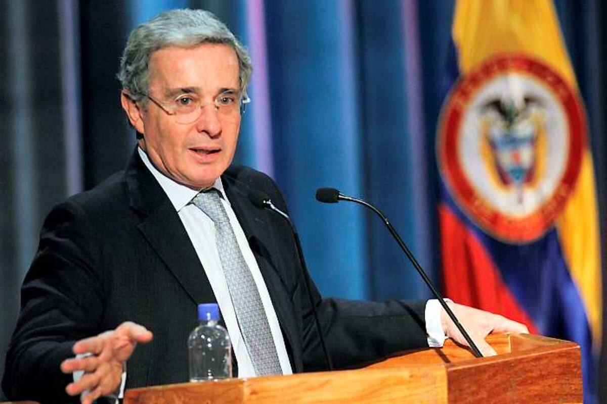 Expresidentes Uribe y Duque felicitaron a Trump por ganar la presidencia