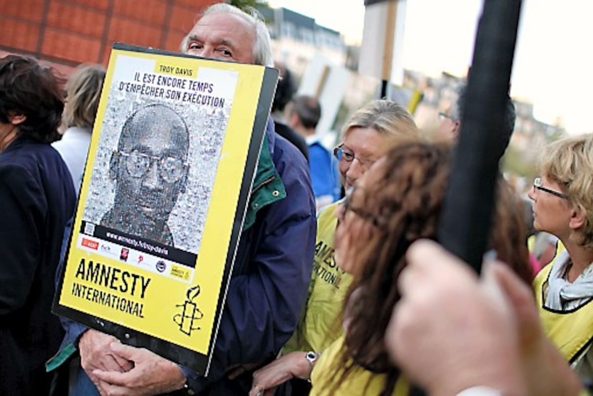 Troy Davis es defendido por miles de personas AP