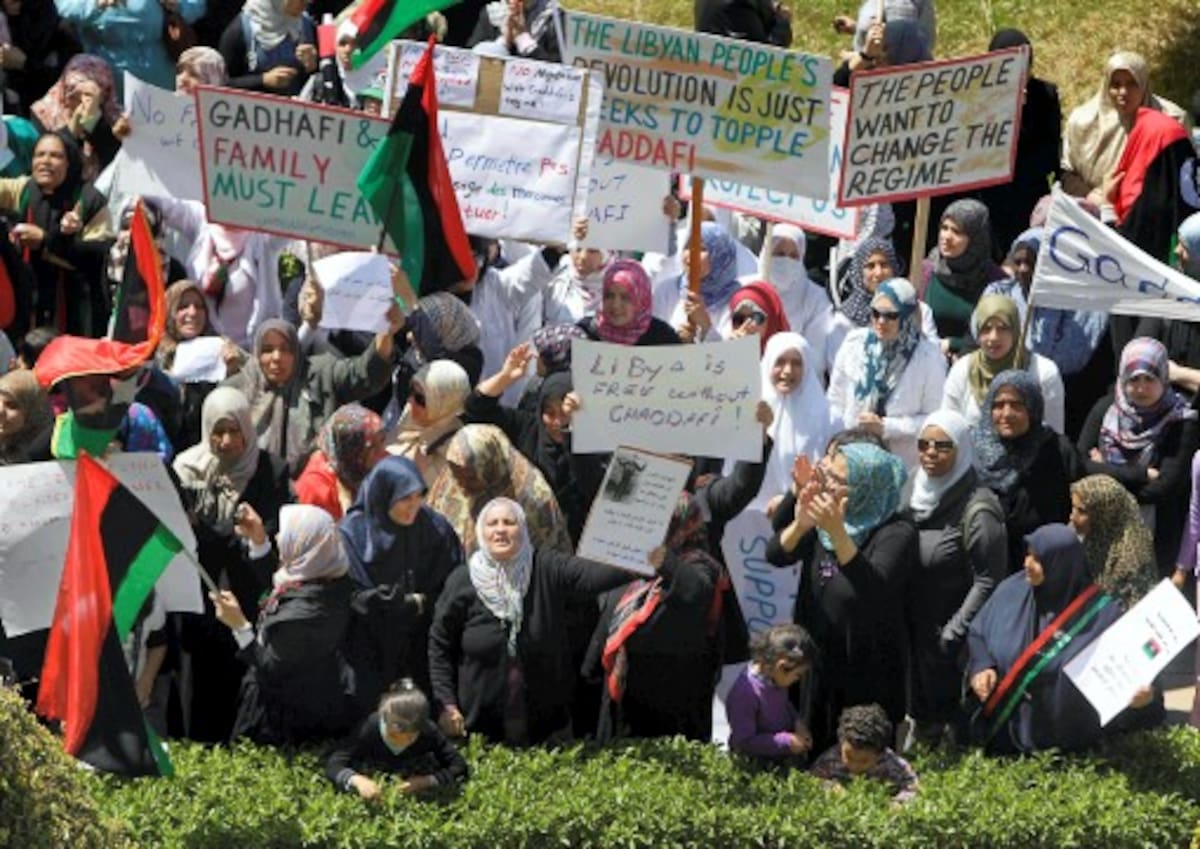 Mujeres opositoras libias rechazan el alto al fuego propuesto por la Unión Africana y exigen la renuncia inmediata de Muamar Gadafi. AP Ben Curtis