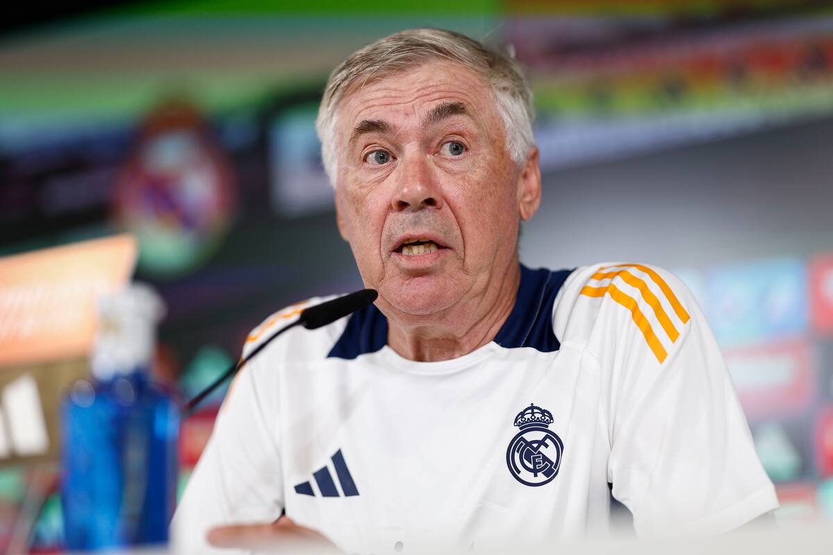 El entrenador del Real Madrid, Carlo Ancelotti durante la rueda de prensa posterior al entrenamiento realizado este viernes. //EFE