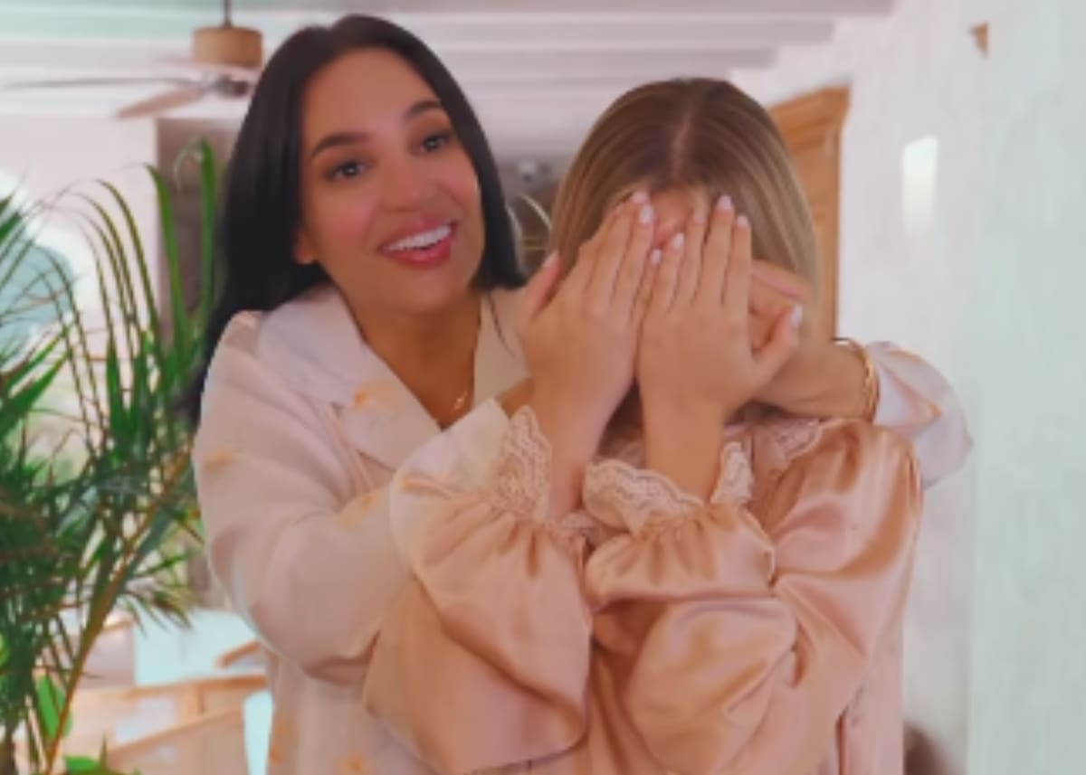Andrea Valdiri conmovió a su hija con especial detalle en sus XV. // captura tomada de IG @andreavaldirisos