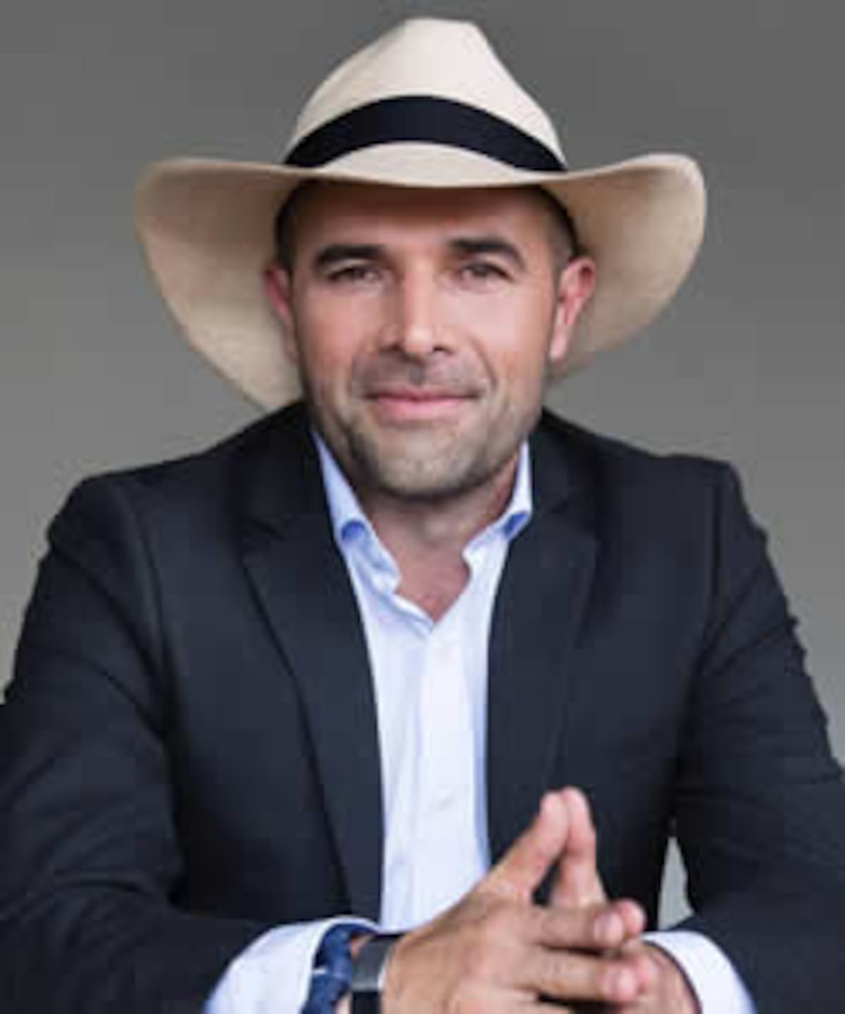 Andrés Guerra Hoyos, Comunicador Social de la Universidad Pontificia Bolivariana.
