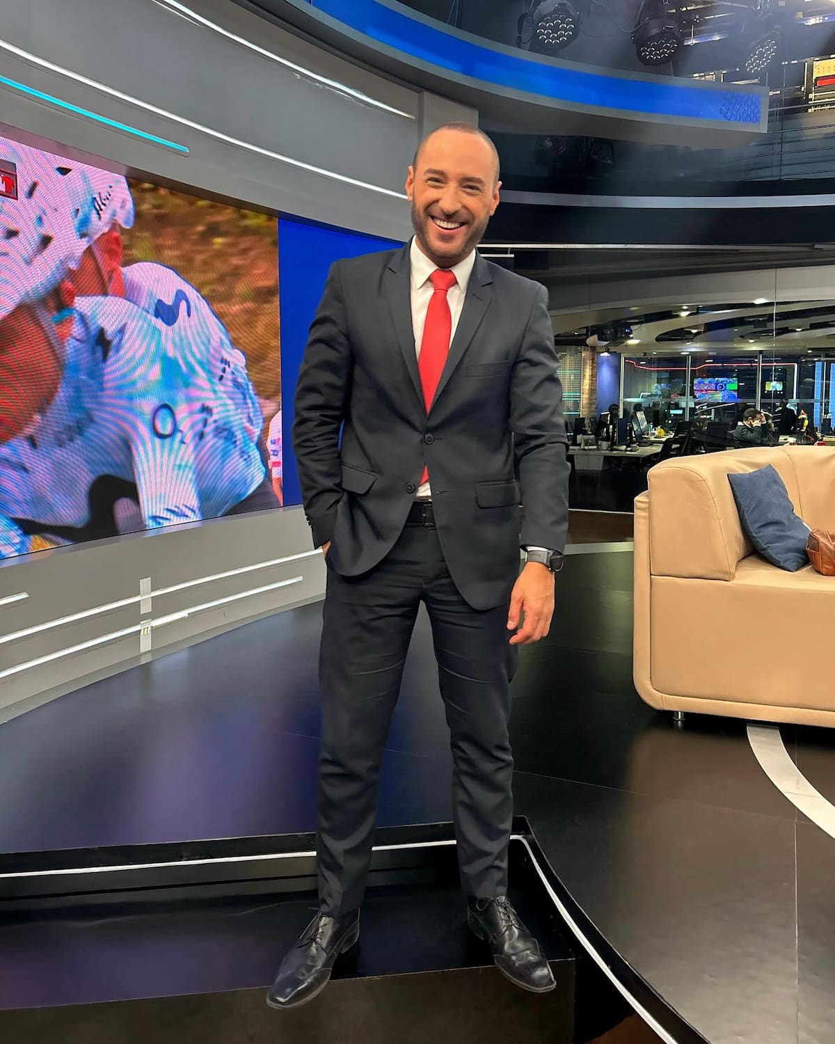 Andrés Montoya se ha convertido en uno de los presentadores de Caracol Noticias más queridos por los televidentes. //Foto: IG @andresmontoyaf
