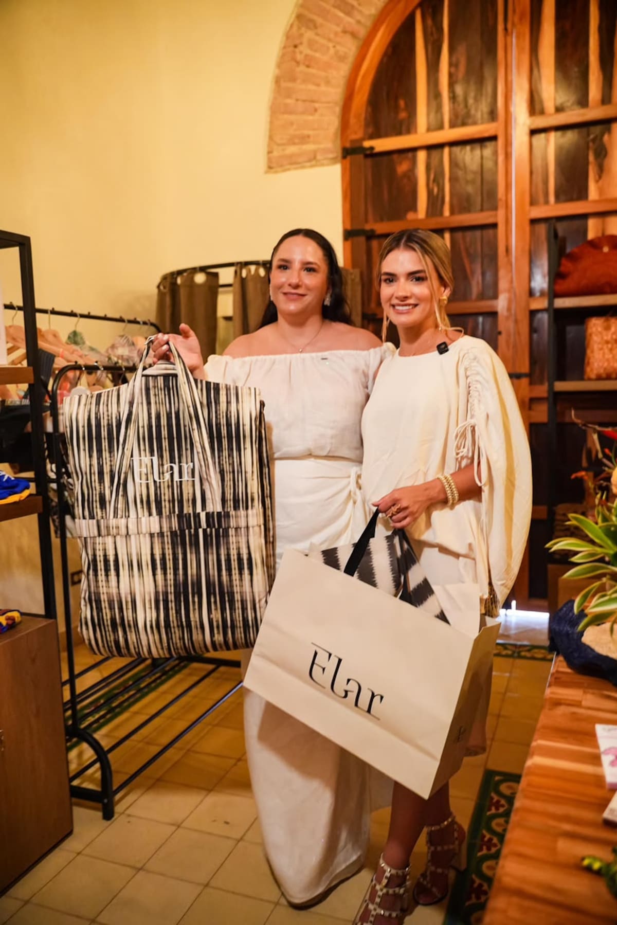 Angélica Salas junto a Ana Lucía Pineda. //Fotos: Cortesía Gobernación de bolívar