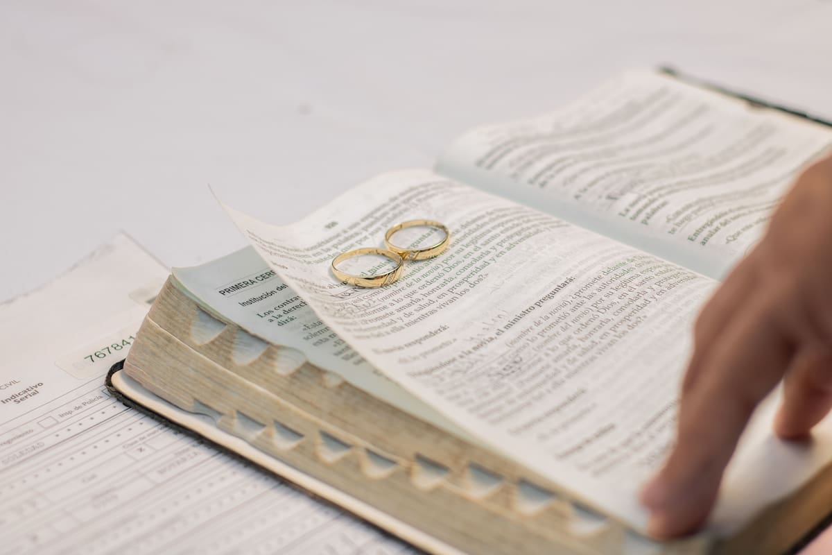 El proceso de anulación matrimonial es recibido y estudiado por los encargados canónicos de la iglesia católica en Cartagena los cuales tienen la última palabra. // Foto: Pexels.