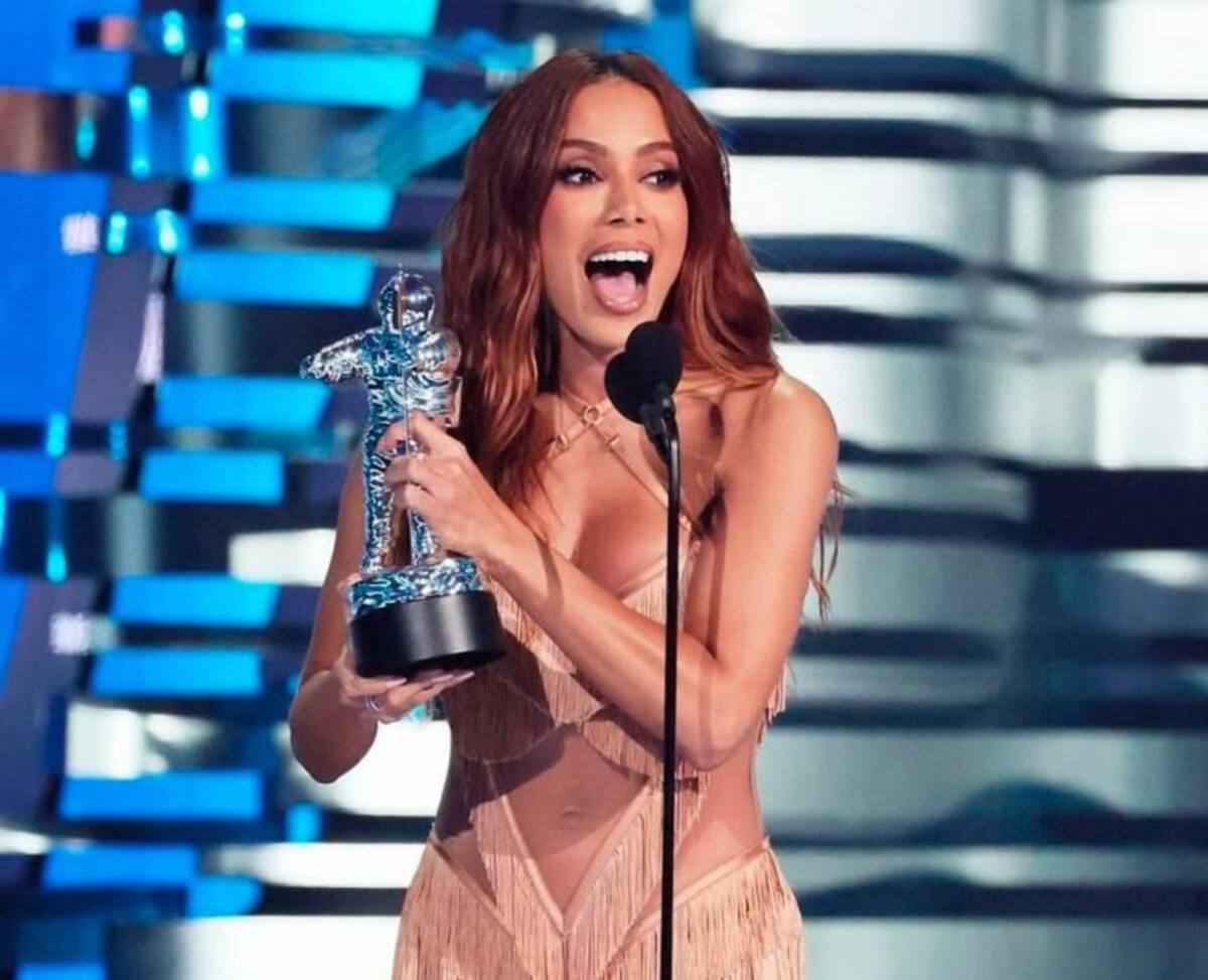 En 2022, Anitta hizo historia al convertirse en la primera artista brasileña en ganar un MTV Video Music Award con su canción Envolver. //Foto: Cortesía.
