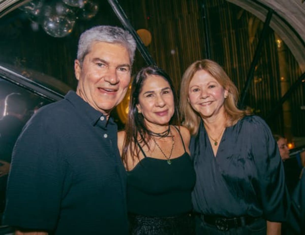 José Antonio Villegas, María Elvira Faciolince y Gretel Gerdts de Araújo.