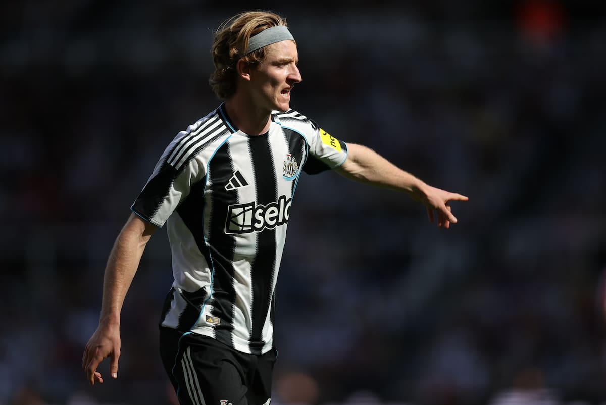 El delantero internacional inglés Anthony Gordon, del Newcastle United. //Foto, EFE: ADAM VAUGHAN
