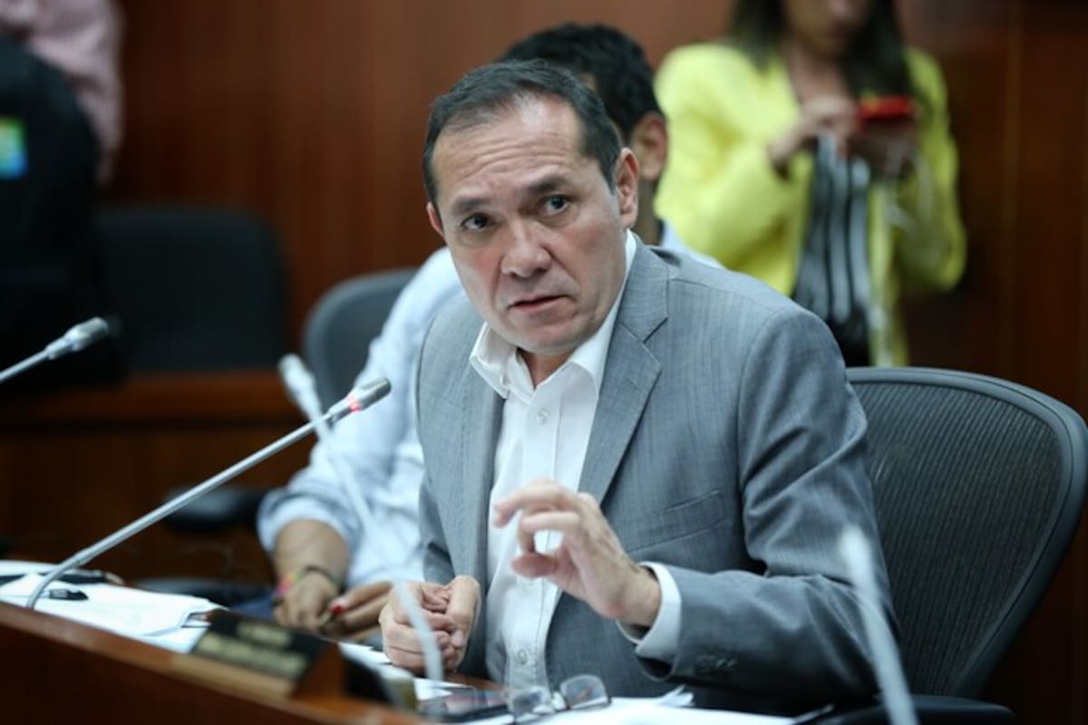 Consulta popular de Petro obtendría 15 millones de votos: MinTrabajo