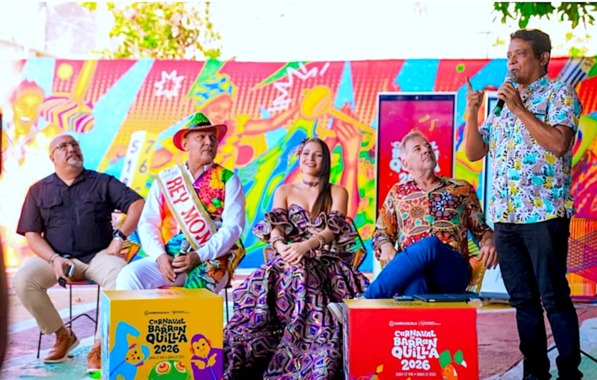 Pedro Díaz anunciando lo que tendrá la puesta en escena durante la Lectura del Bando del Carnaval de Barranquilla 2026.//Cortesía Carnaval de Barranquilla.