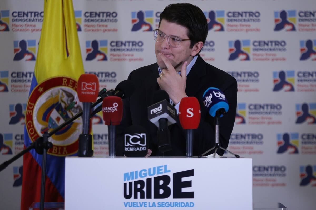 En la sede del partido político Centro Democrático, el Senador Miguel Uribe Turbay ofrece una rueda de prensa, en la que anuncia su precandidatura a las elecciones presidenciales de 2026. // Foto: Colprensa - Cristian Bayona.