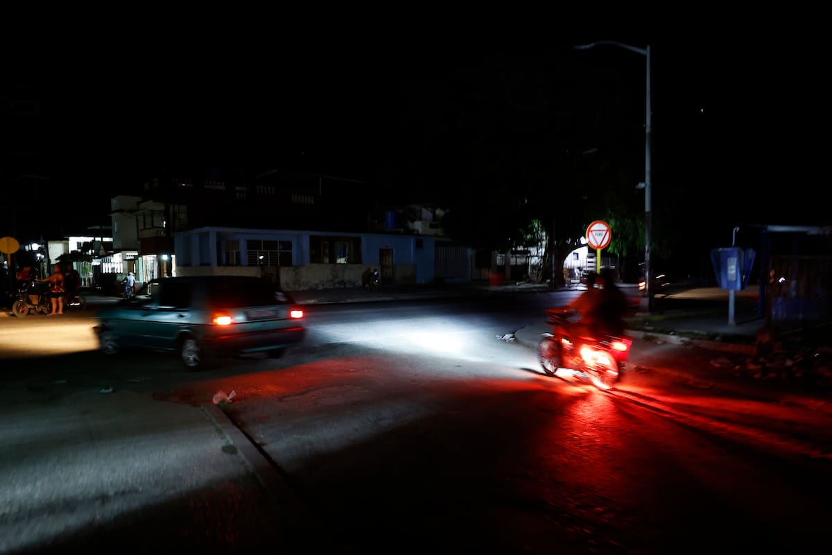 Apagones en Cuba superarán el 60 %. // EFE/ Ernesto Mastrascusa.