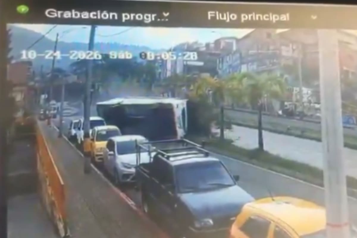 Video: Aparatoso accidente deja un muerto y 16 heridos en Medellín; hay varios en estado grave