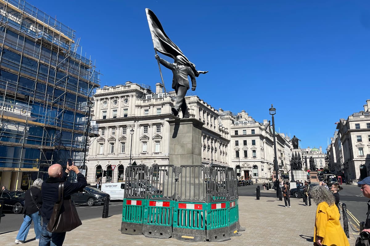 La estatua apareció en el centro de Londres. // Foto: EFE/Luis Campello