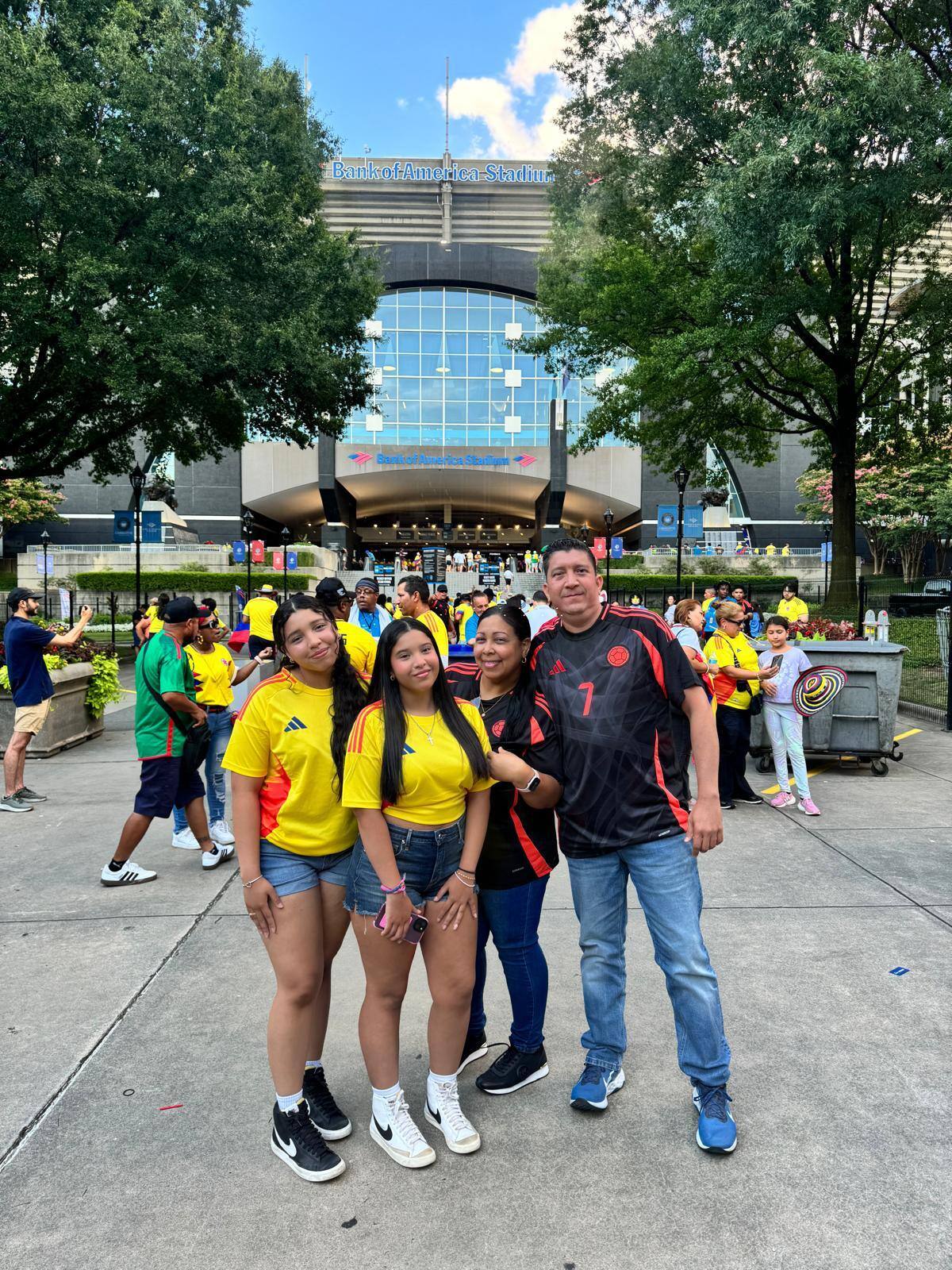 La familia Aparicio Rodríguez llegó hace tres años a Estados Unidos buscando un mejor futuro. En Charlotte han logrado mejorar su calidad de vida. Sin embargo, se sienten más colombianos que nunca. //Cortesía