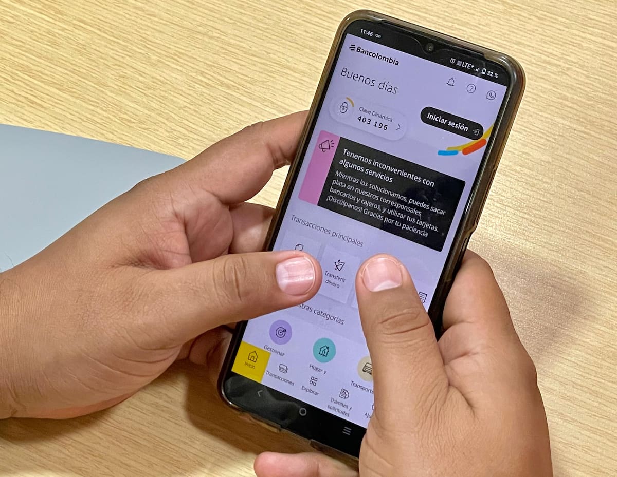 Imagen de referencia de un usuario tratando de ingresar a la app de Bancolombia. // El Universal.
