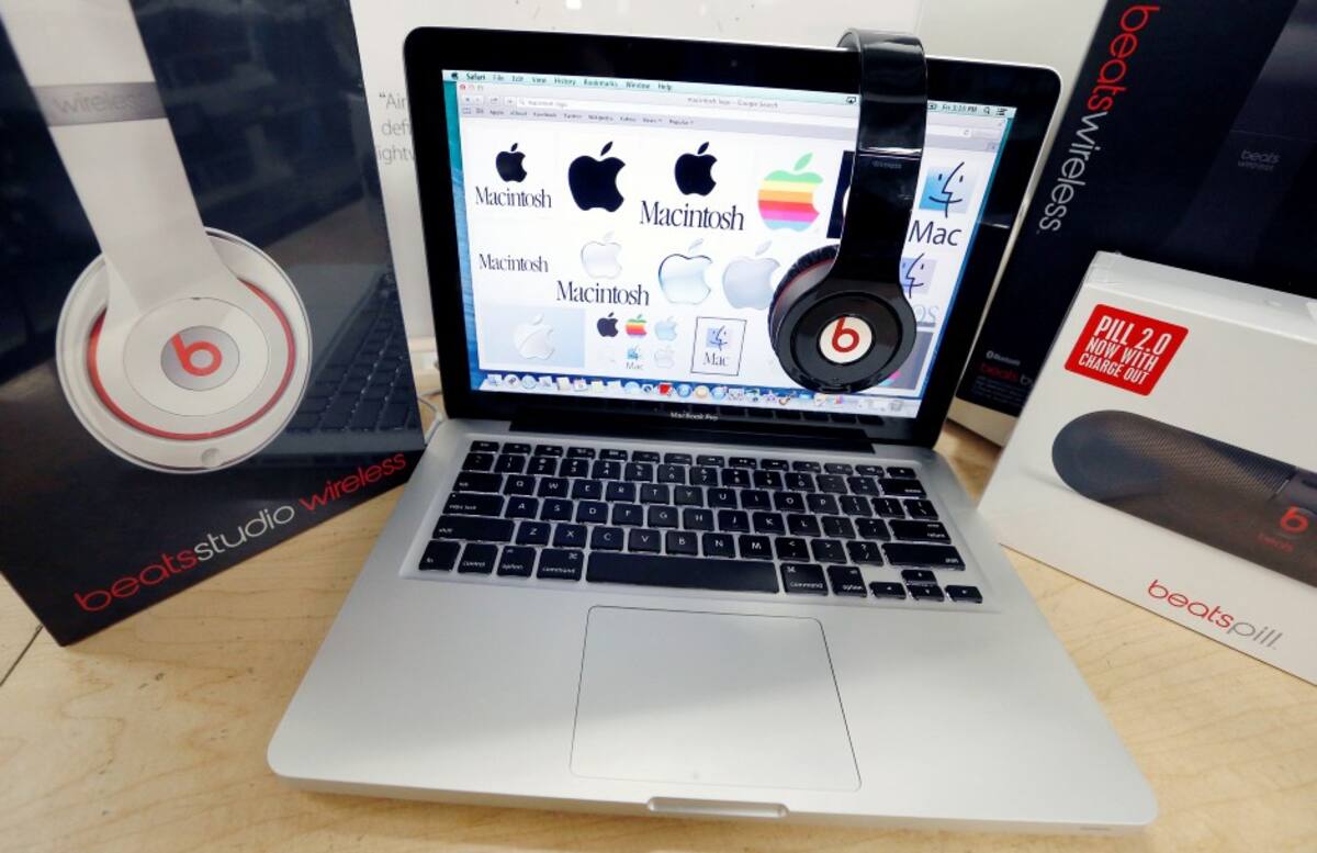 La compra de Apple de Beats Electronics ya es oficial. AP Michael Dwyer