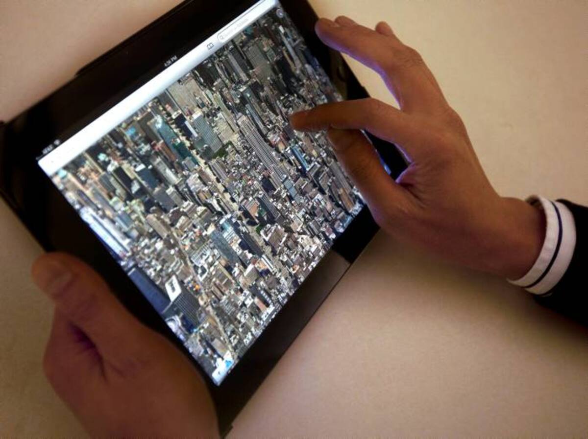 EL miércoles Apple lanzó una actualización iPhone y iPad que reemplaza a Google Maps. AP KARLY DOMB SADOF