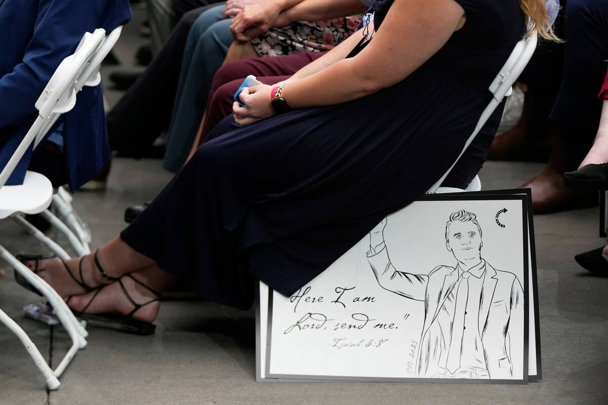 Dibujo de Charlie Kirk en el marco de sus exequias en el State en el Farm Stadium en Glendale (AP Photo/Julia Demaree Nikhinson)